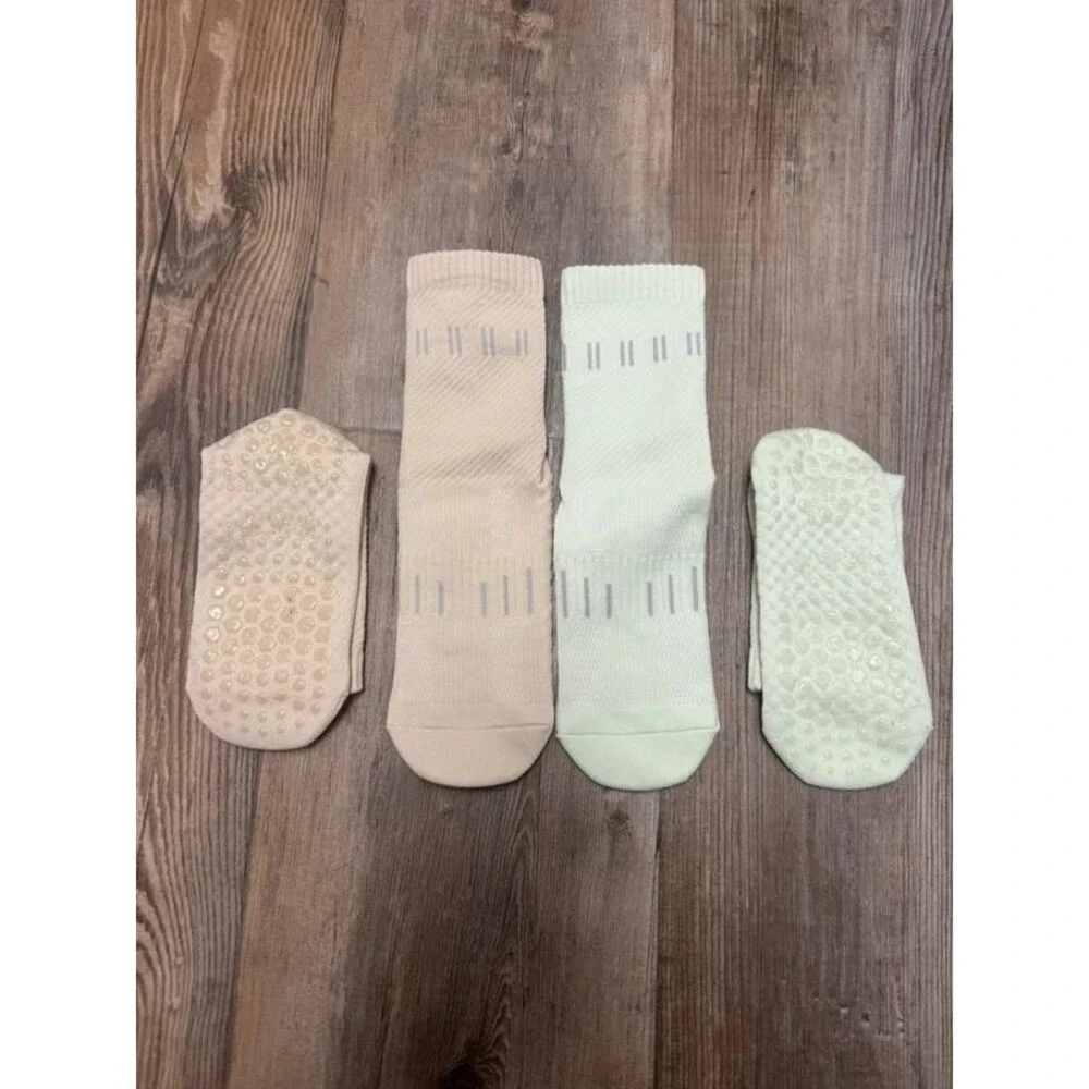 2 Pairs Pilates Socks Yoga Crew Socks with Grips for Women Non Slip